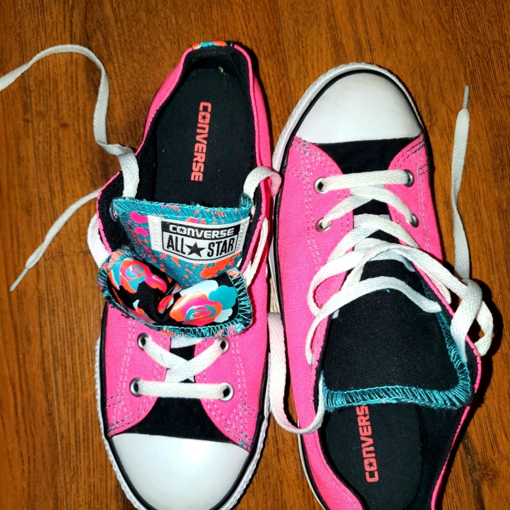 Size 4 Converse